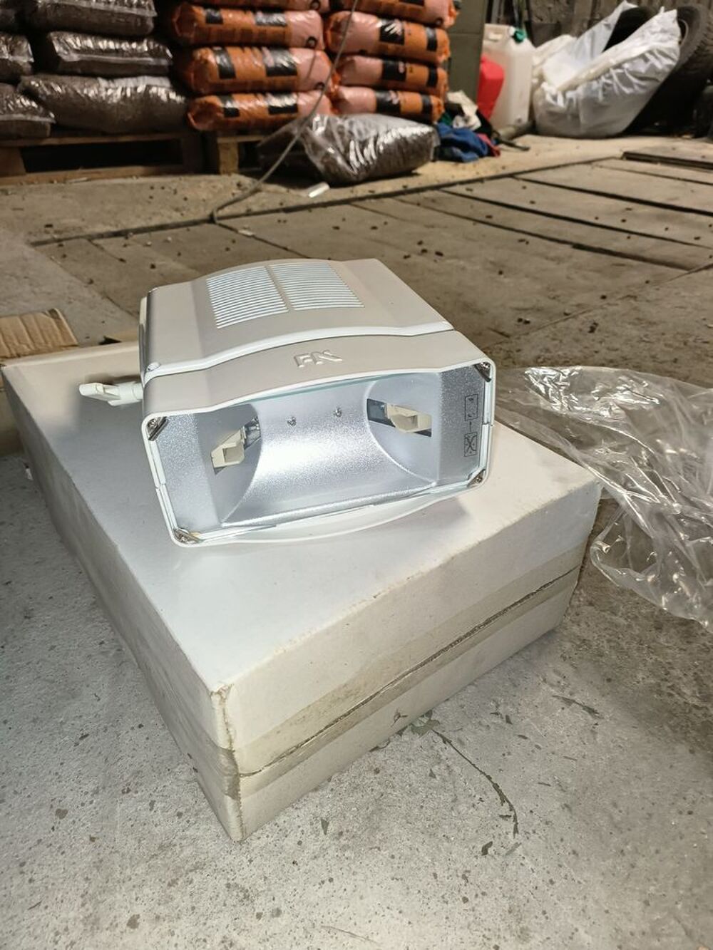projecteurs industriels neufs Bricolage