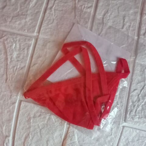 STRING MINIMALISTE  �FICELLE�  pour FEMME en colorie ROUGE 6 5 Lyon 9 (69)