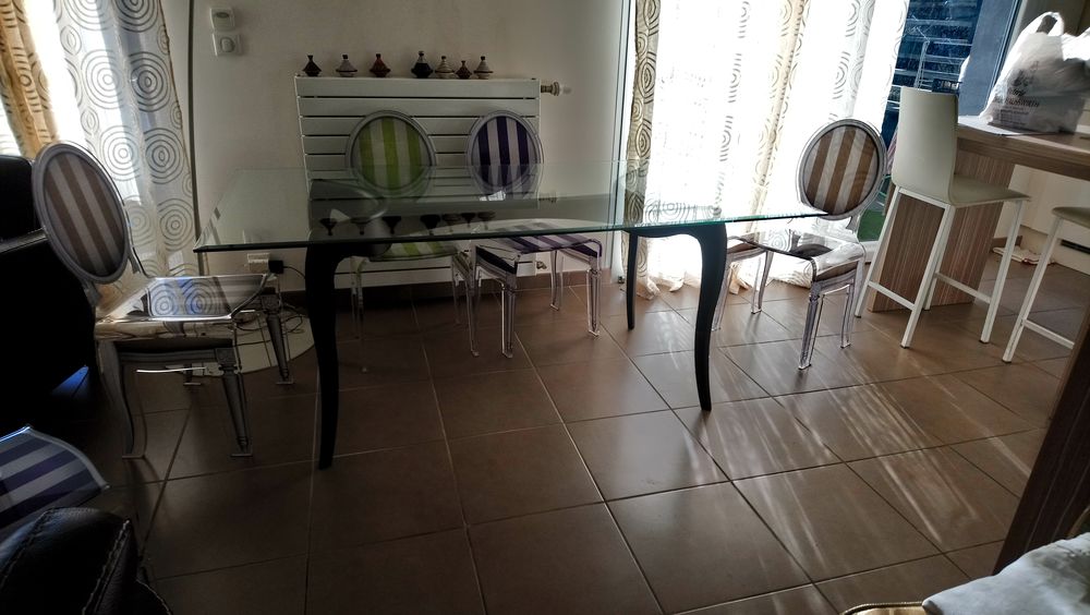 Belle table a manger design Meubles