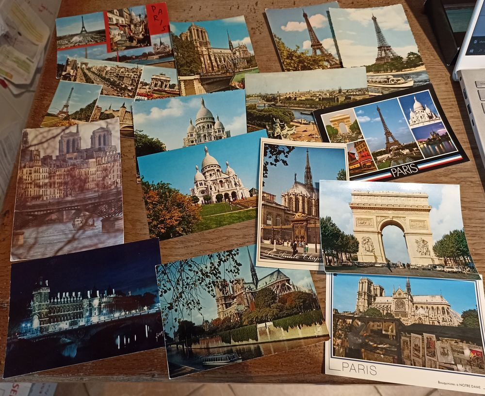 Lot de 15 cartes postales (1964-1998) couleurs sur Paris 