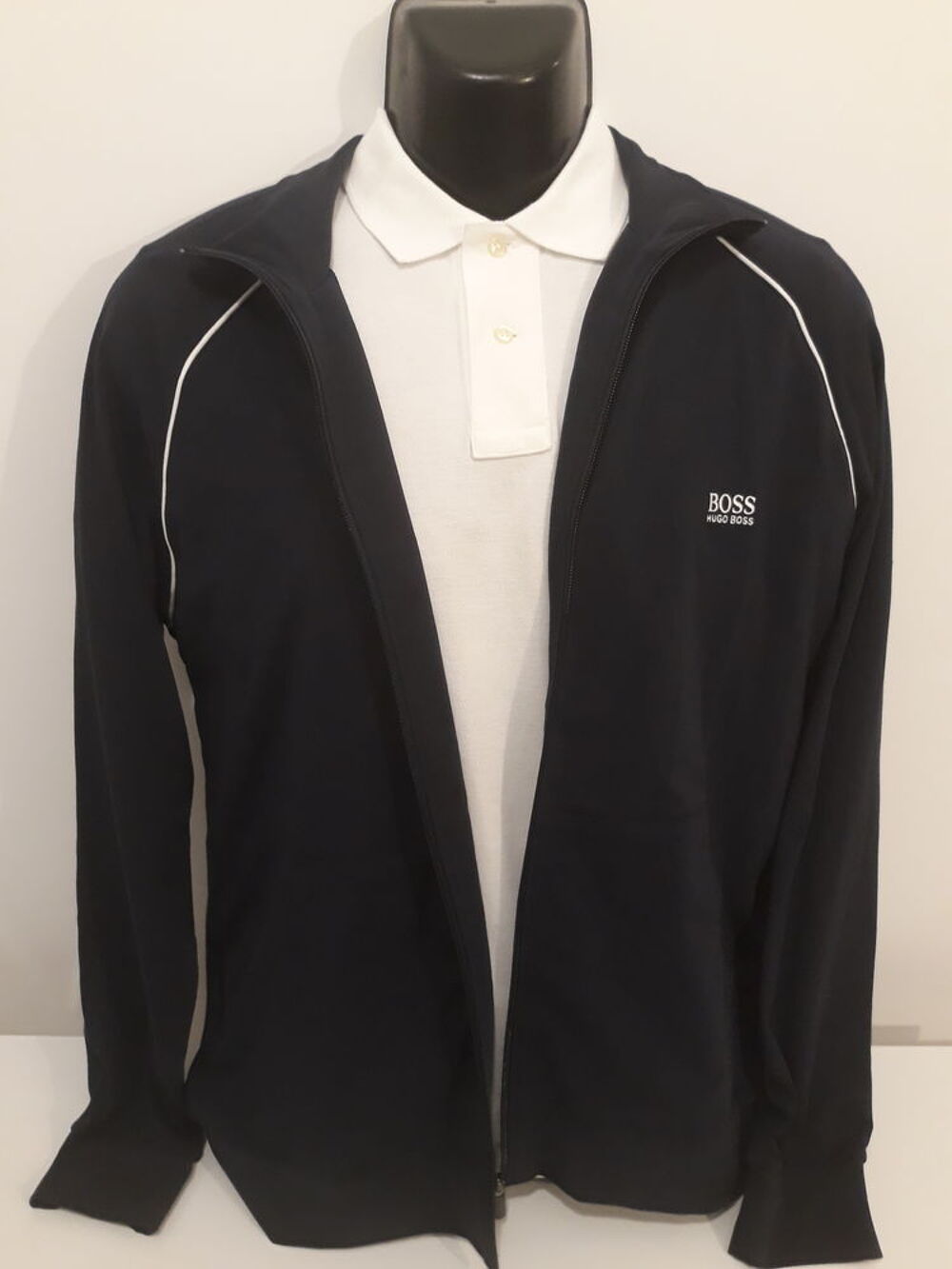 POLOS / VESTE HUGO BOSS Taille -M et L
55 € Vêtements