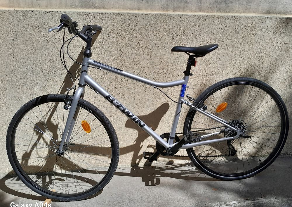 Decathlon Btwin tout chemin Tr&egrave;s bon &eacute;tat Homme
Vélos
