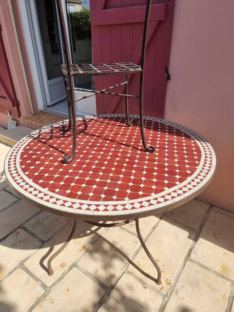 Table ronde 120 cm + 4 chaises en fer forge + plateau 270 Bziers (34)