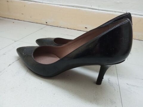 une paire d'escarpins d'occasion. 10 Montreuil (62)