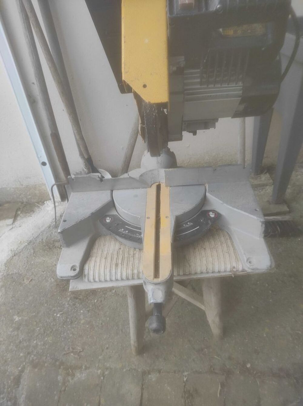 scie &agrave; onglet Bricolage