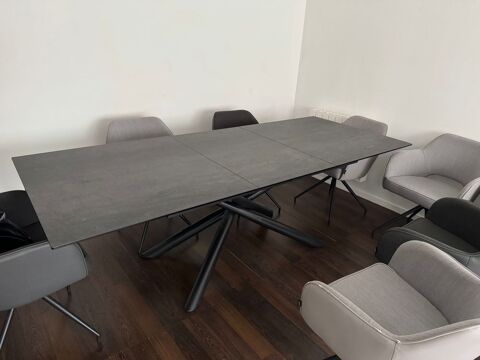 Table �  manger en c�ramique extensible gris fonc� et noir pour 6 �  8 personnes �couen (95)