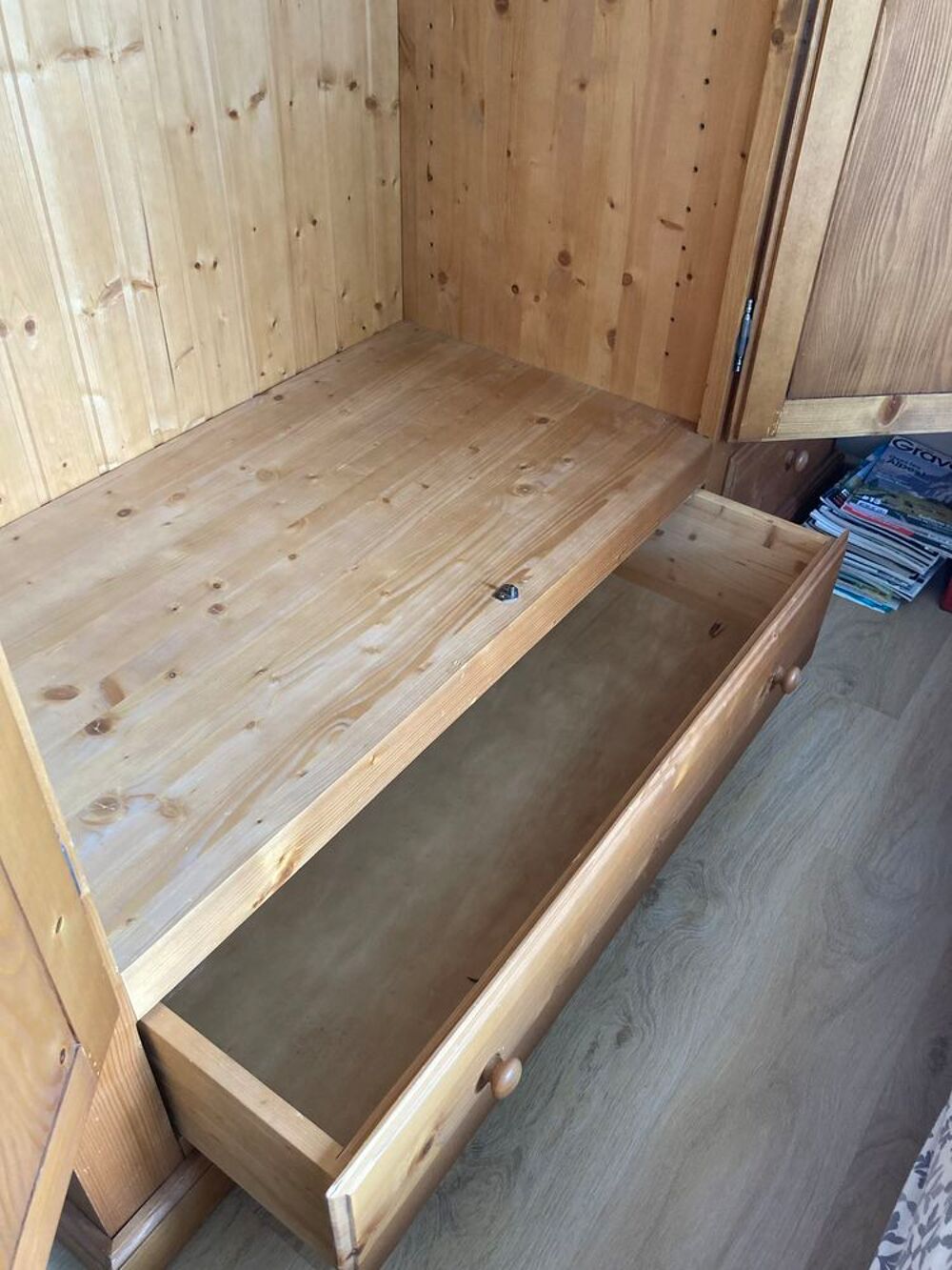 Armoire en pin massif 3 portes
Meubles
