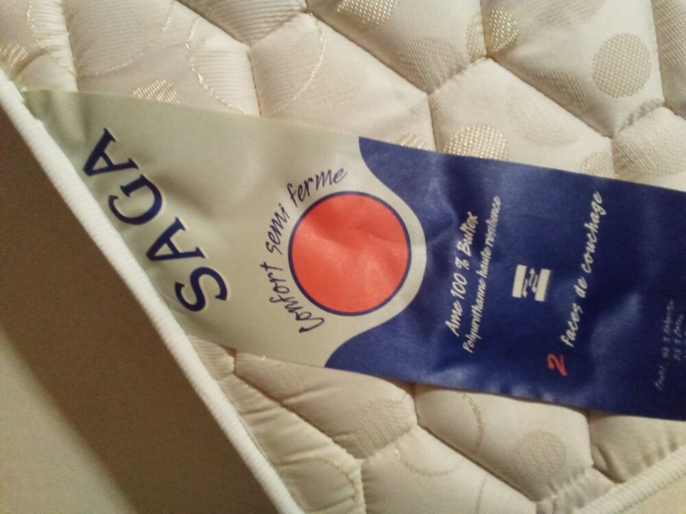 Matelas Bultex SAGA semi ferme quasi neuf beige cr&egrave;me
80x190 Meubles