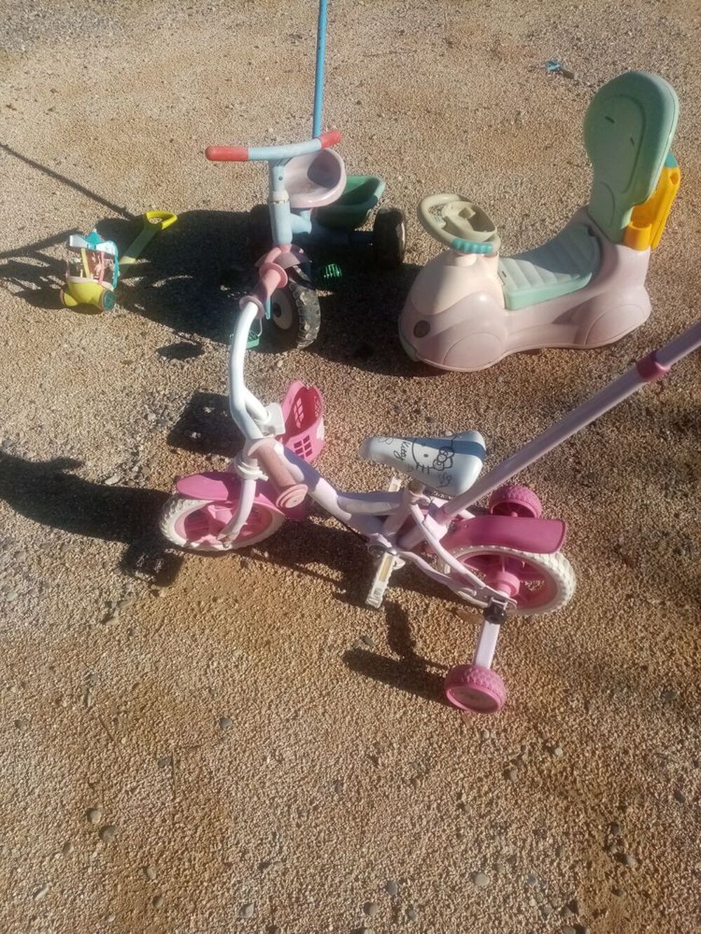 Donne v&eacute;lo tricycle trotteur enfant Vélos