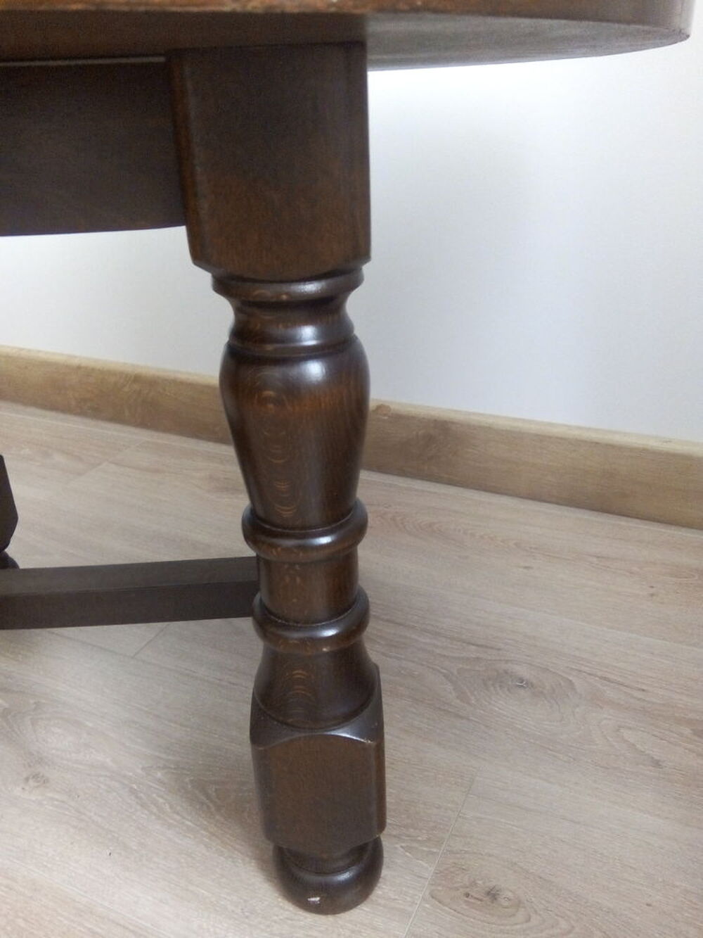 Table ronde basse en bois brut Décoration