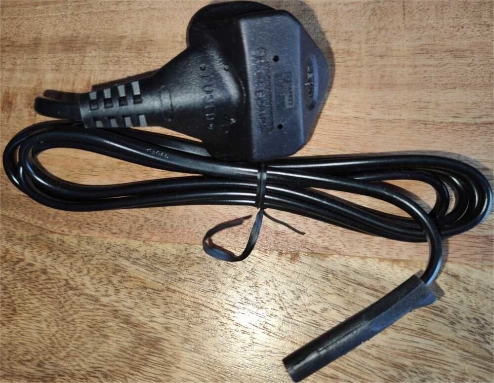 C&acirc;ble d'alimentation UK 1,5 m Bricolage