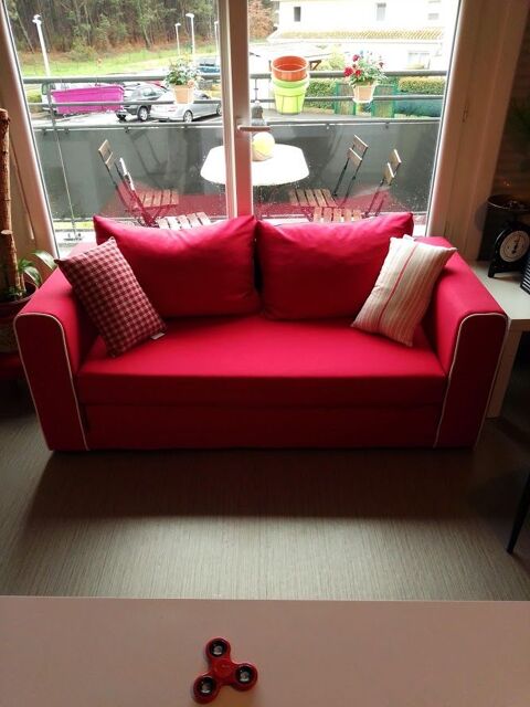 Canap� 2/3 places. Quasi neuf. 130 Can�jan (33)