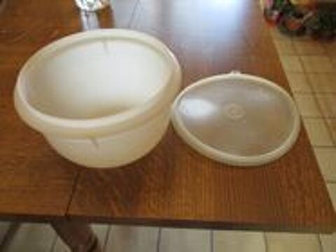 Tupperware rond blanc 10 M�rignies (59)