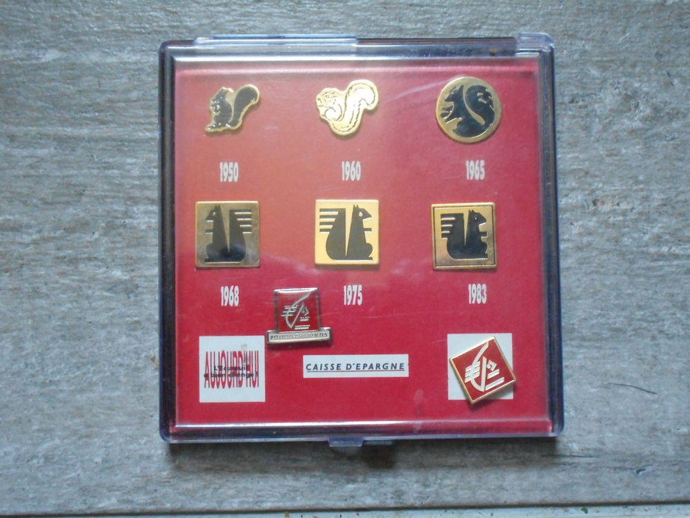 Coffret de 8 pin's Caisse d'Epargne Poitou Charentes 