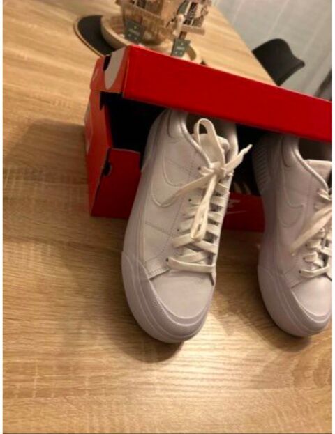 chaussures femme taille 38,5 Nike 50 Vuil-et-Giget (16)