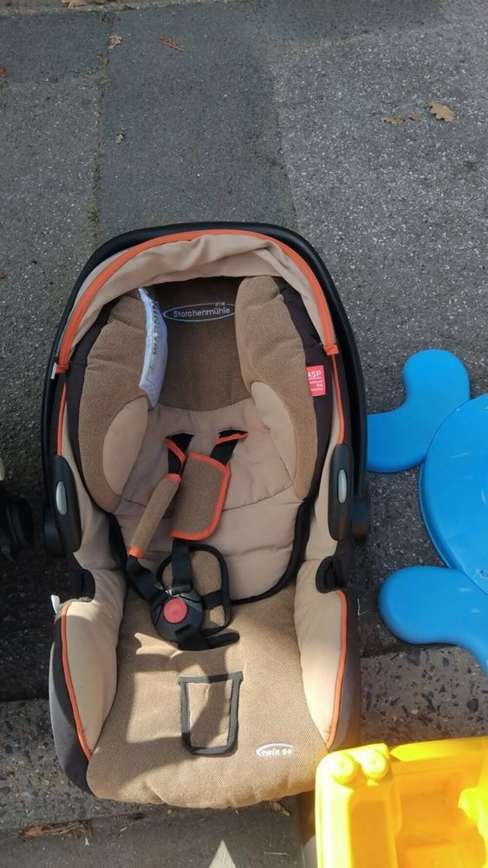 2 cosy bb tres propre et tres bonne etat Puériculture