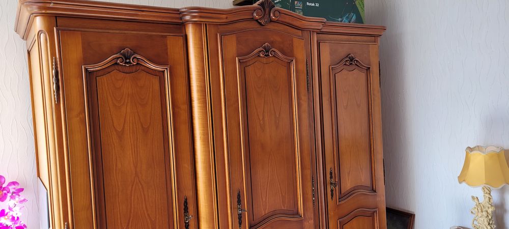 ARMOIRE style Louis xv Meubles