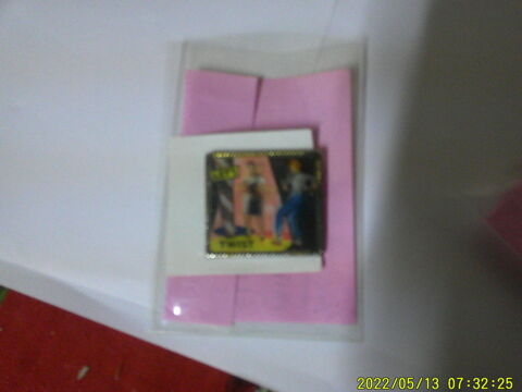 Ancienne  Epinglette ..  animée   .  LET'S TWIST .. 10 Nontron (24)
