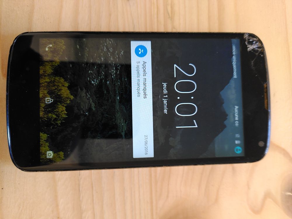 Google Nexus 4 LG-E960 blanc - Pour pi&egrave;ces Téléphones et tablettes