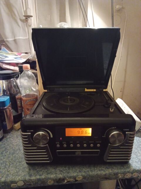  radio, tourne-disque et lecteur CD 48 Montigny-lès-Metz (57)