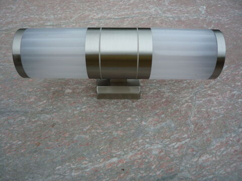 Lampe design ext�rieur/int�rieur
38cm
diam�tre 10cm 15 Castres (81)