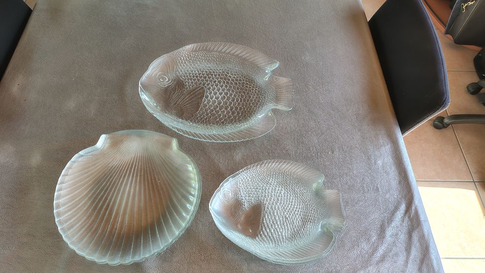 Service &agrave; poissons 12 assiettes duo avec un plat Cuisine