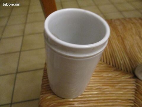pot ou vase en verre blanc fleurs ou autres 0 Mérignies (59)