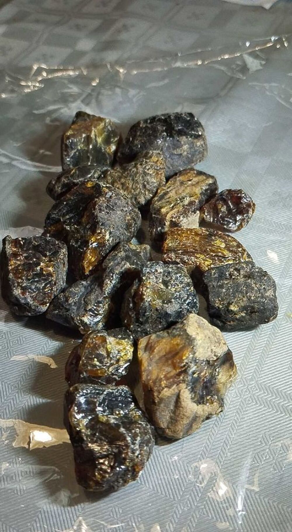 lot d'ambre noir Dominique.49, 65 gr 