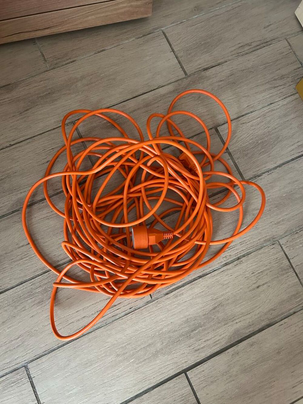 Tondeuse &eacute;lectrique plus une rallonge de 20 m Jardin