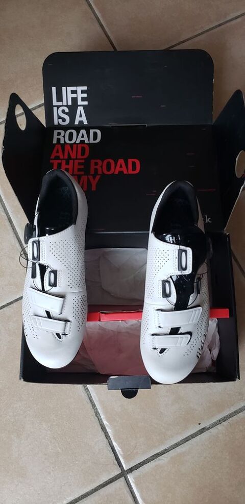 Chaussures vlo de route marque FIZI'K 160 Le Thor (84)