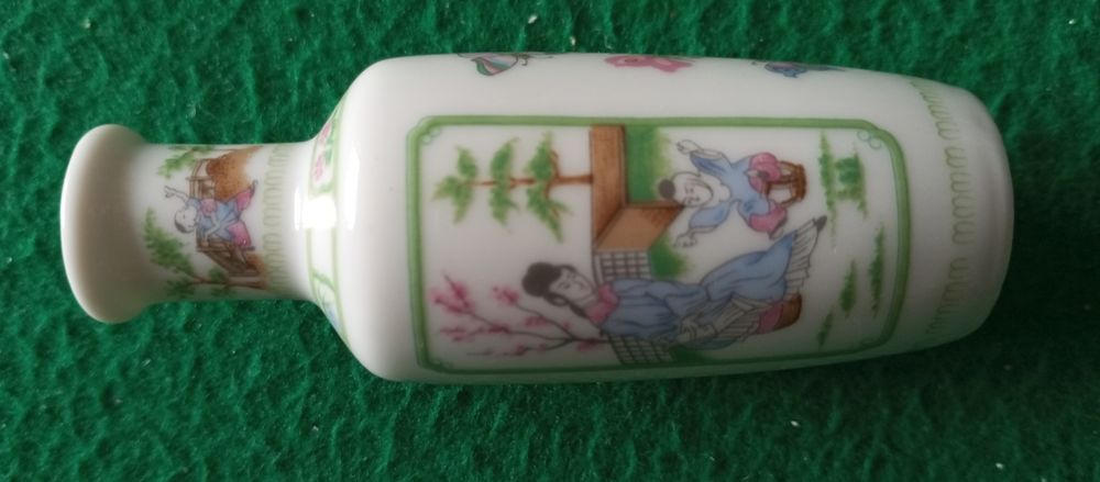 Petit vase en porcelaine japonais Décoration