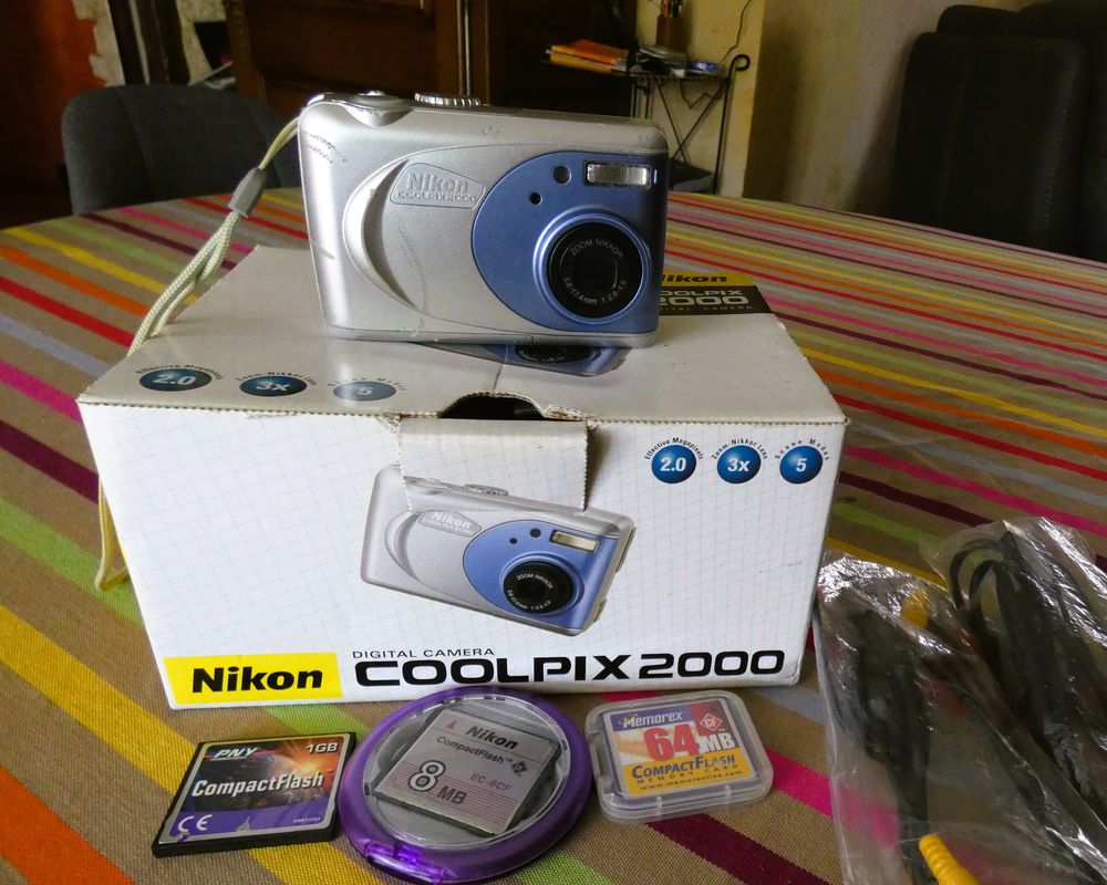 appareil Photo num&eacute;rique Nikon, Coolpix 2000 Photos/Video/TV