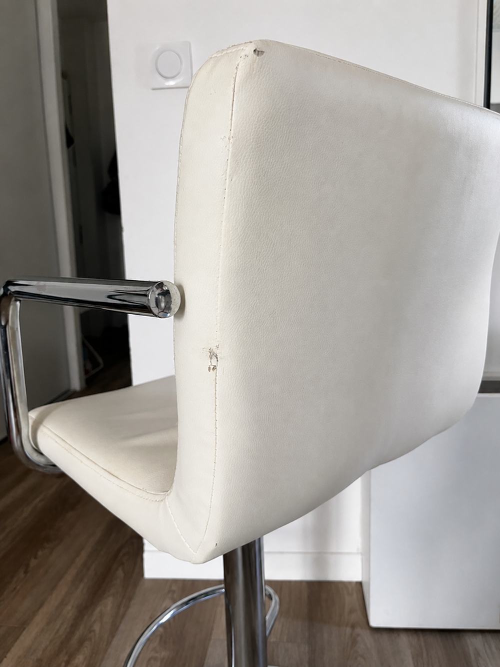 Lot de 2 chaises r&eacute;glables blanches
Meubles