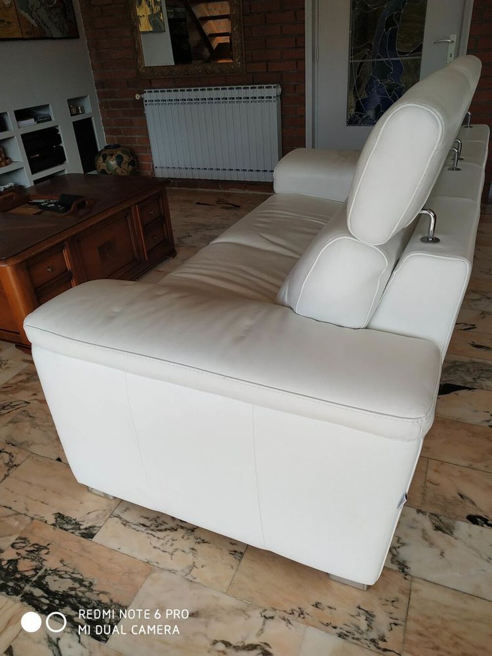Canap&eacute; cuir blanc impeccable Meubles