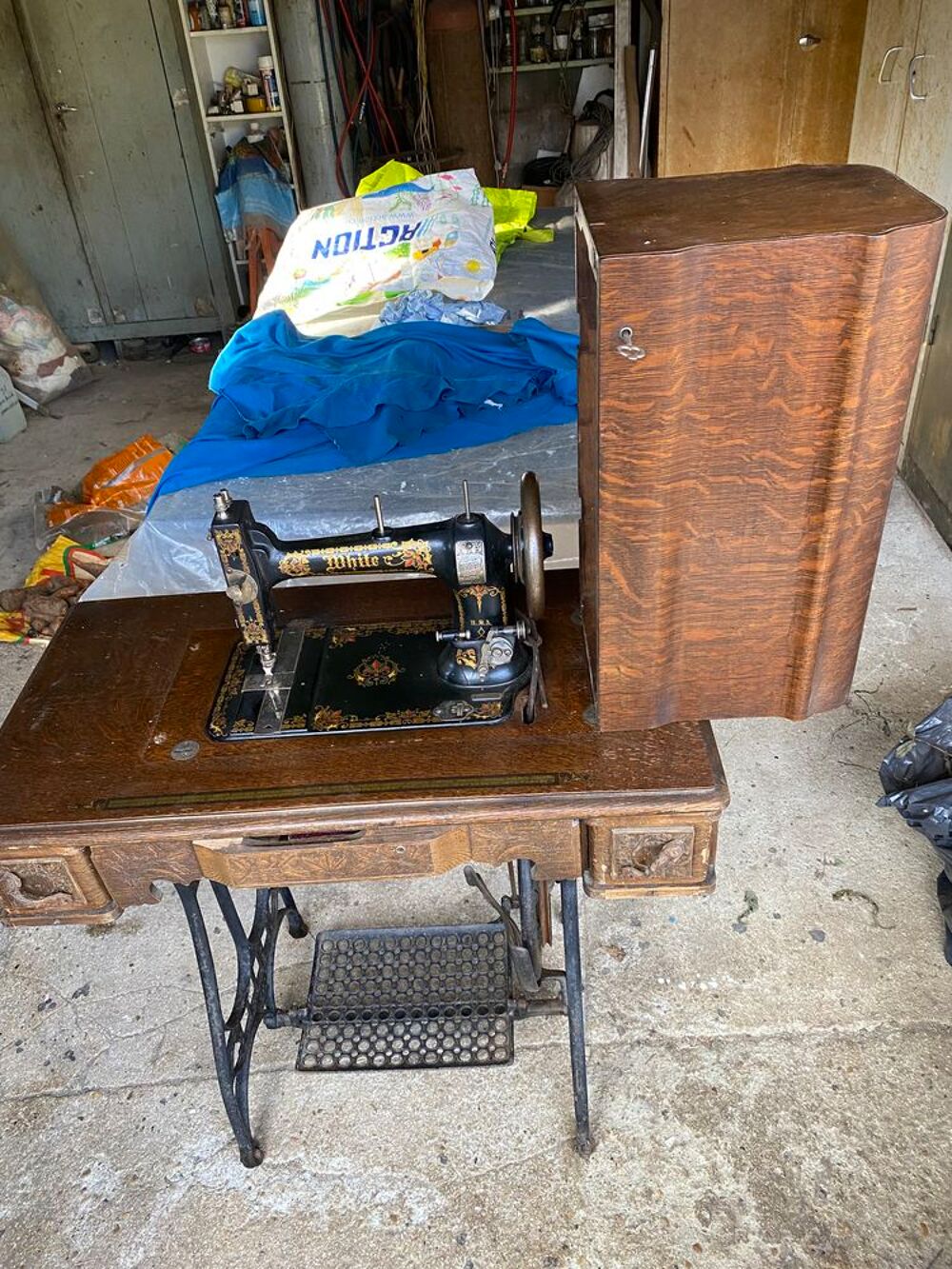 MACHINE &Agrave; COUDRE ANCIENNE Meubles