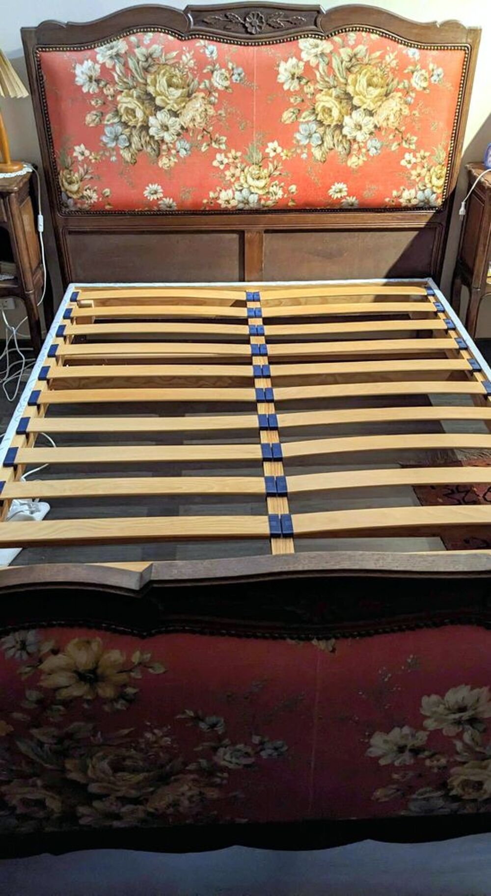LIT-SOMMIER 2 personnes et 2 CHAISES assorties Meubles