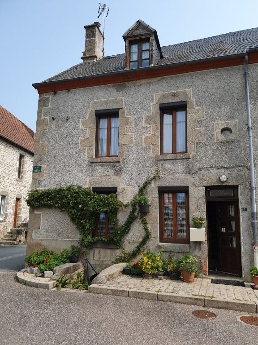 Maison 11 pièces 250 m² · à Cressat · 250 m² · 54 500 €