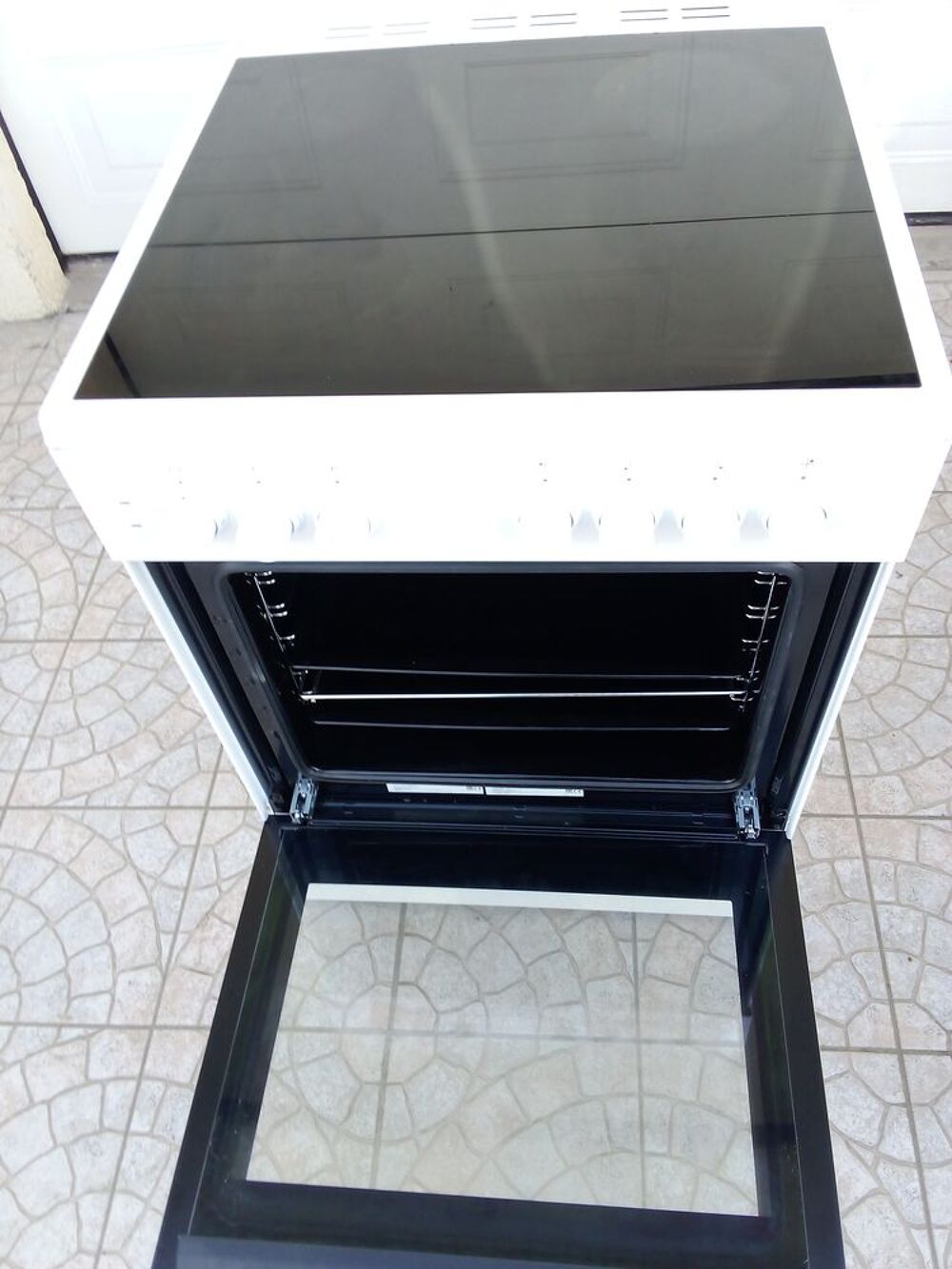 Cuisini&egrave;re vitro-c&eacute;ramique Electroménager