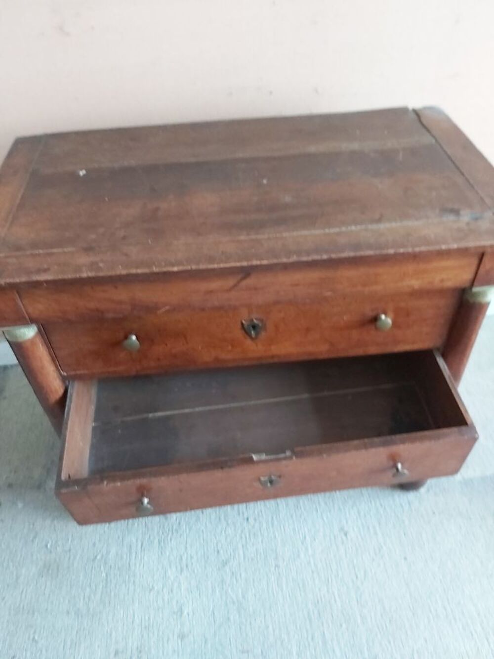 Commode empire appartenant Meubles