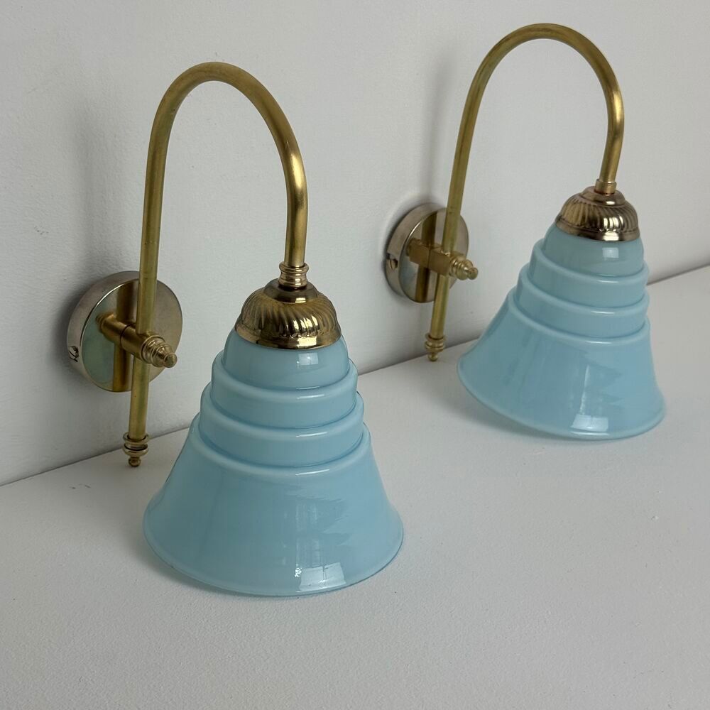  PAIRE D'ANCIENNES APPLIQUES EN OPALINE BLEUE VINTAGE Décoration