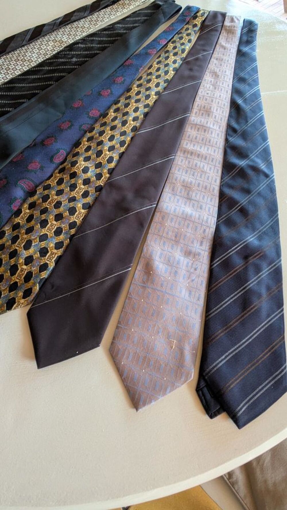  lot de cravates de marques Vêtements