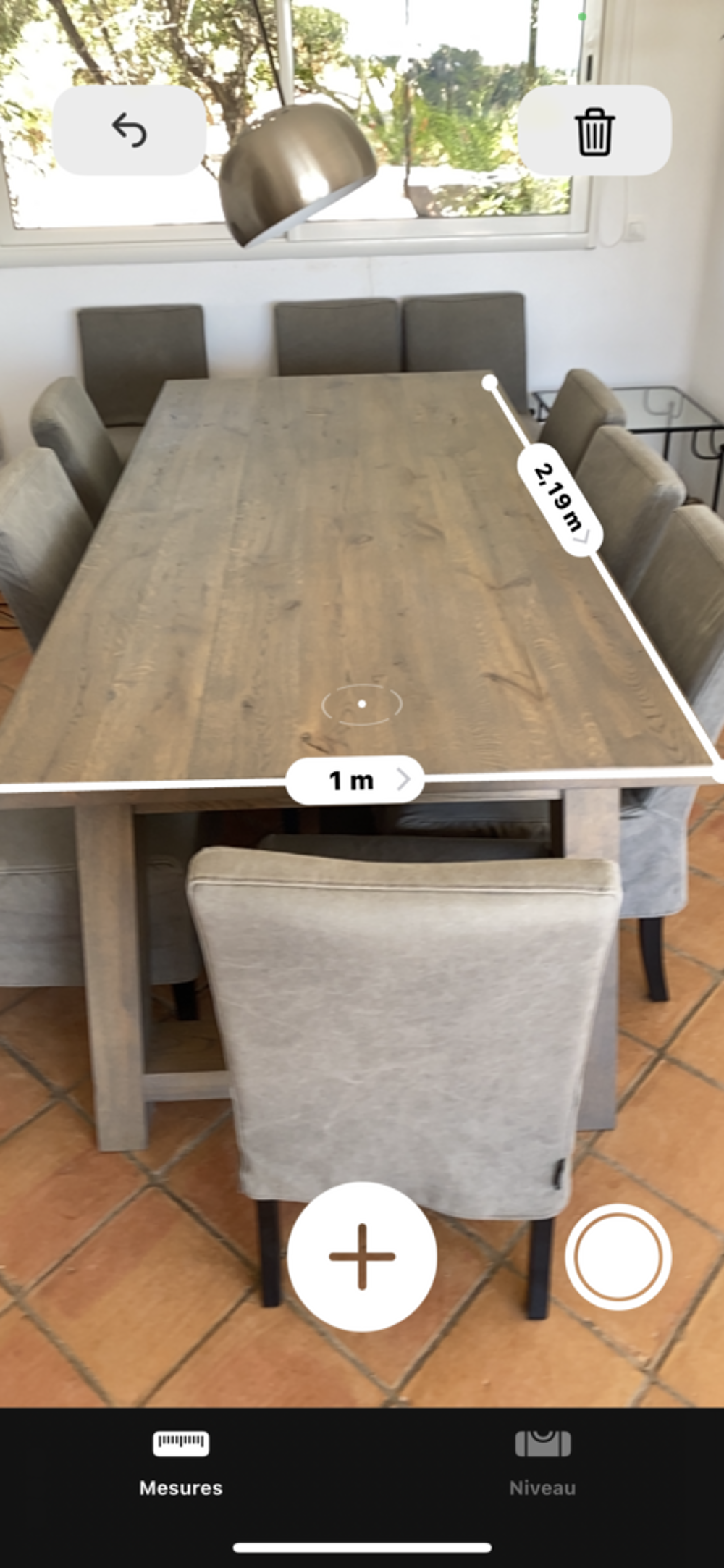 Belle table de salle &agrave; manger et 10 chaises Meubles