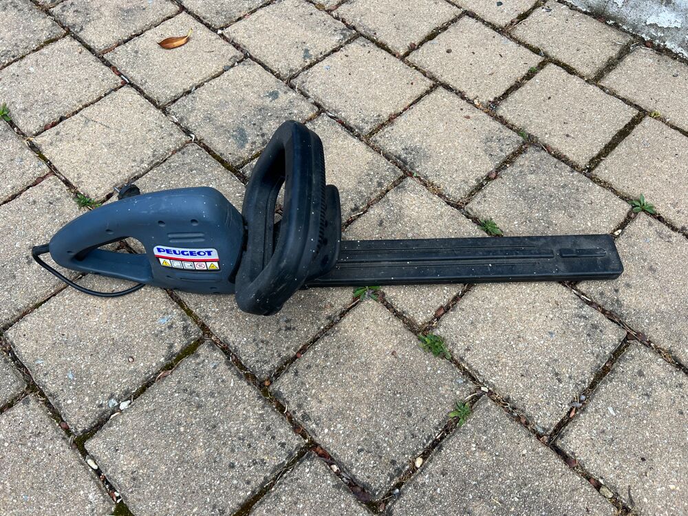 TAILLE HAIE PEUGEOT TH 420 DC 330W ELECTRIQUE Jardin