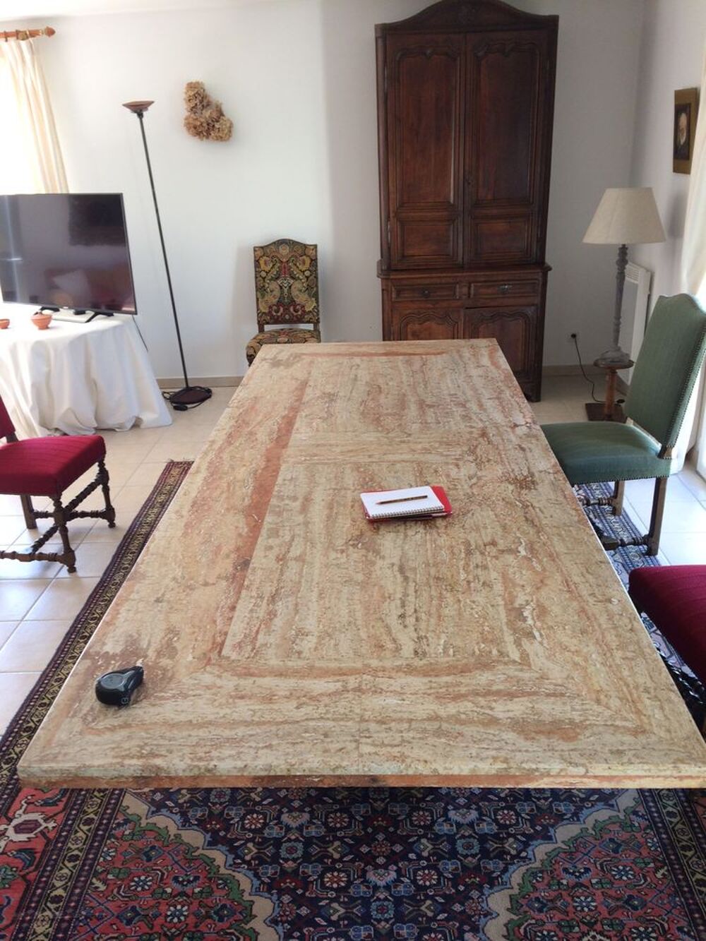 Grande table en travertin Meubles