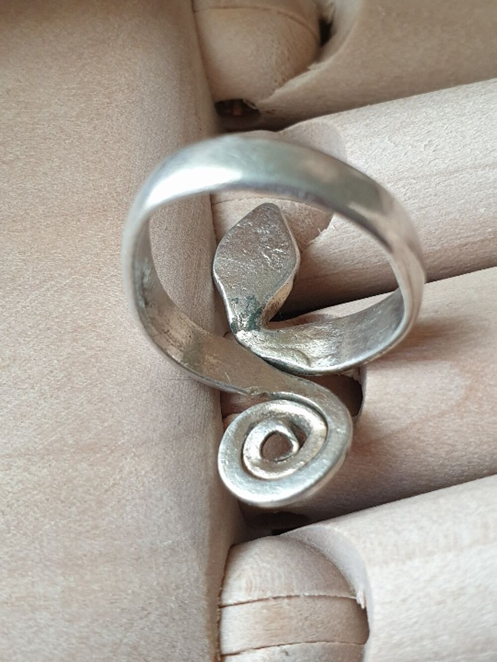 Bague serpent enroul&eacute; queue en spirale Argent Vintage Bijoux et montres