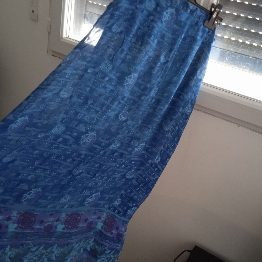 Jupe bleu longue taille 42 imprim&eacute;e fleurs bleues 65 % visco Vêtements