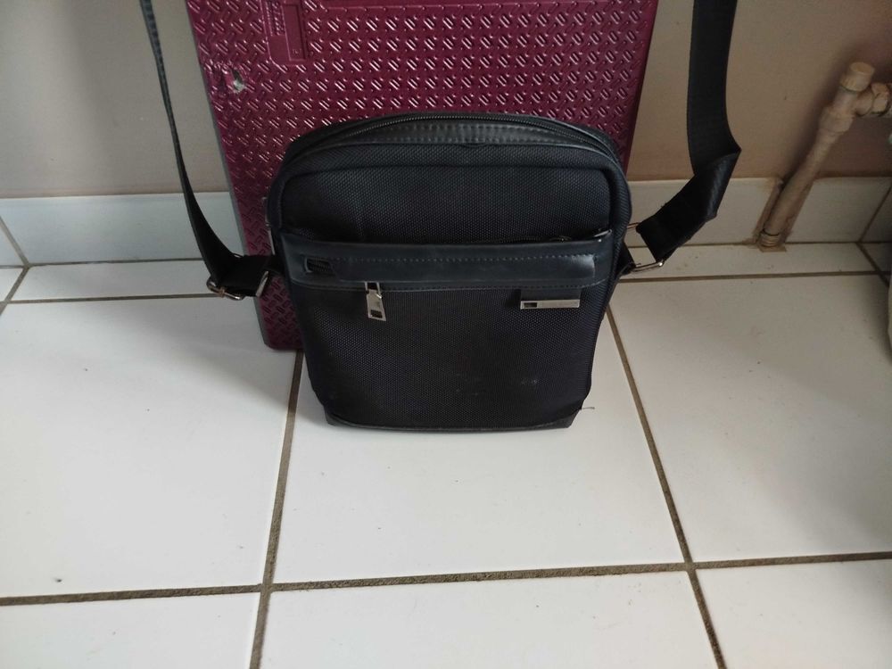 Occasion:pochette de maroquinerie. Sports
