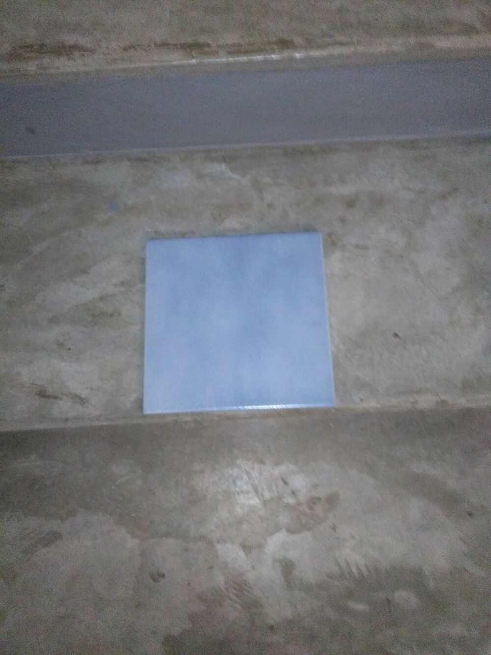 Lot de 13 carreaux neufs &eacute;pais Bricolage