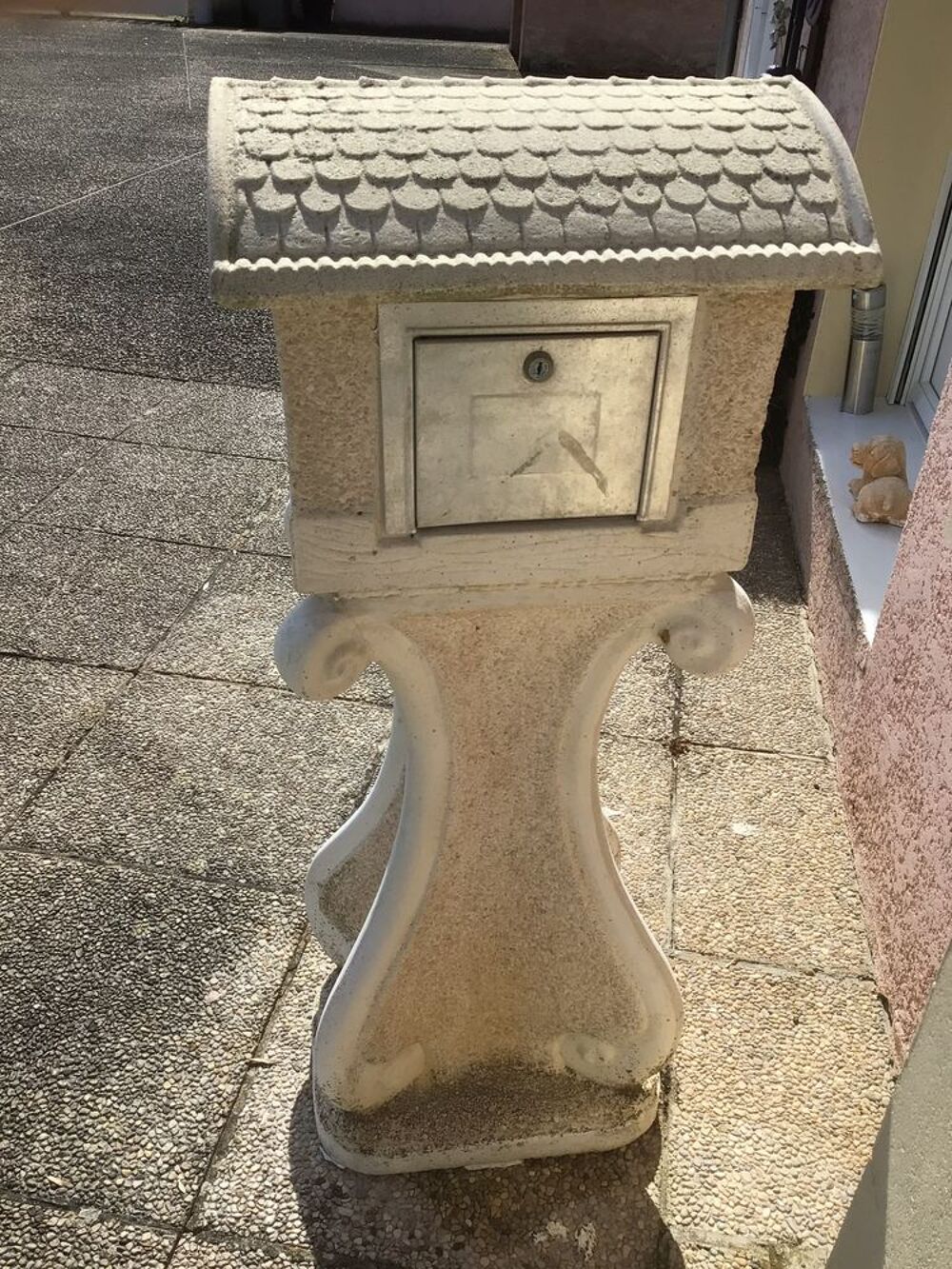 Bo&icirc;te aux lettres en pierre reconstitu&eacute;e Jardin