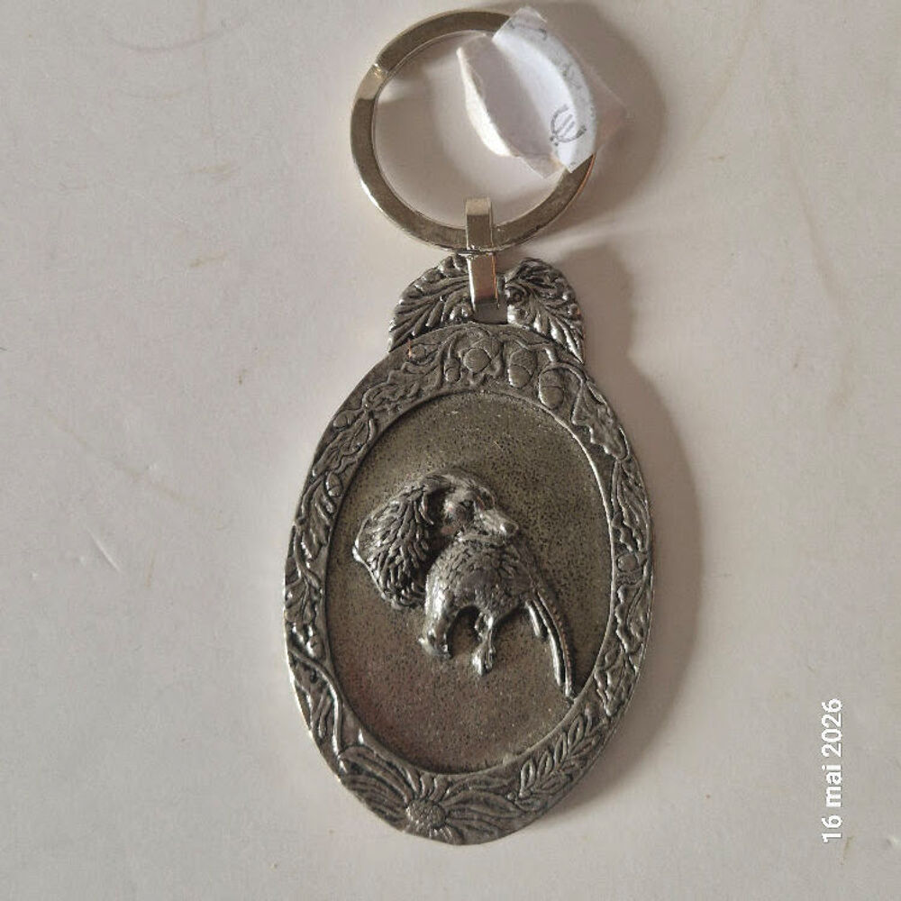 porte clefs en &eacute;tain massif, fait France, t&ecirc;te d' &eacute;pagneul e 